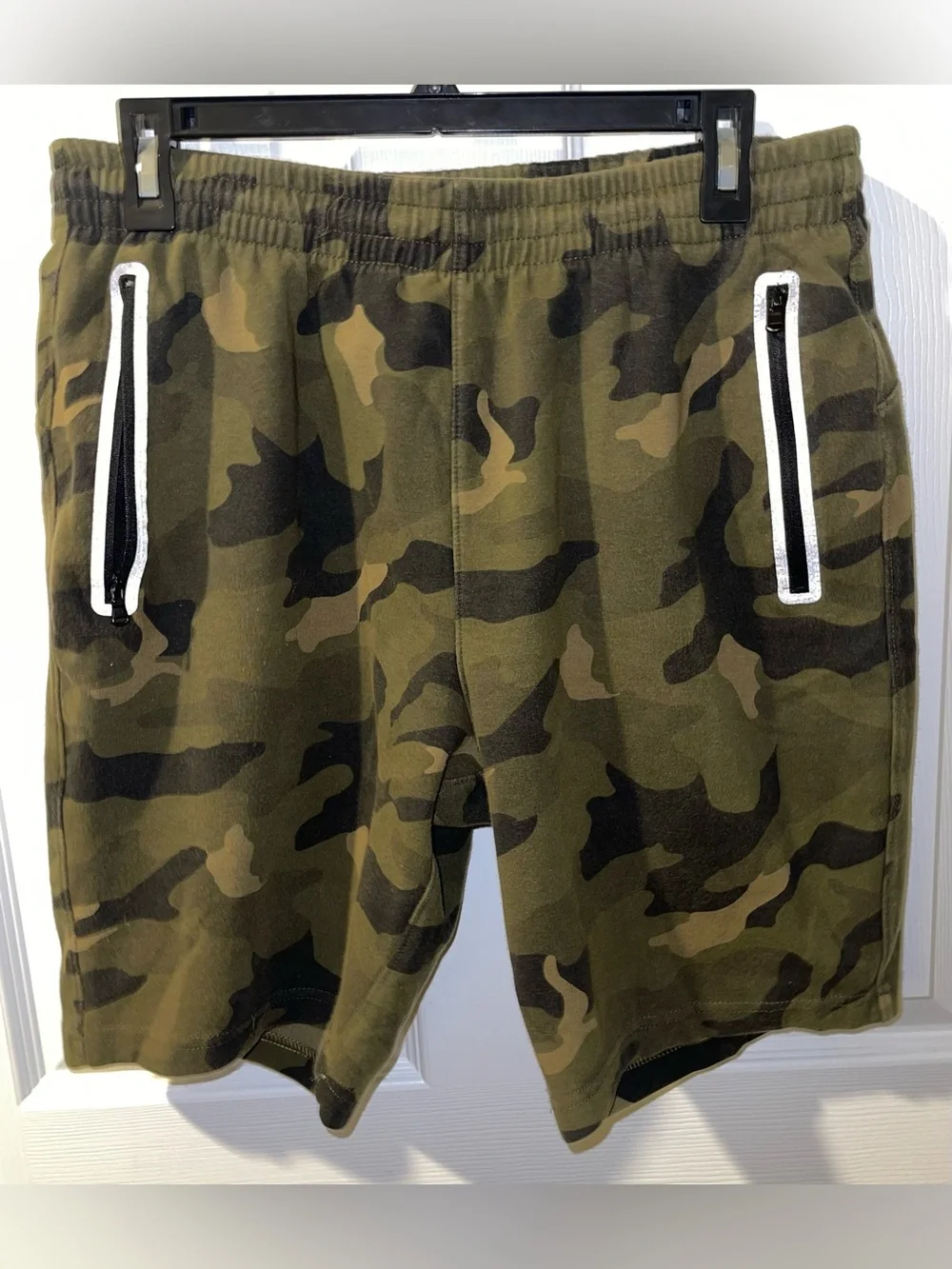 Men’s Medium camo shorts dynamic fleece stretch